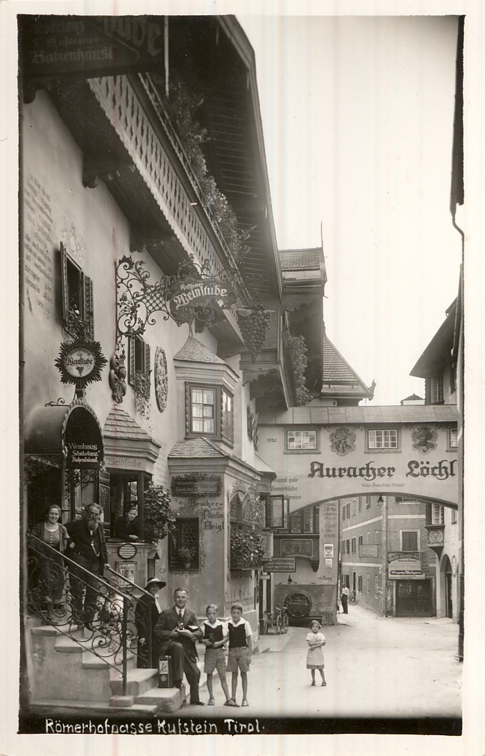 Tiroli vendéglő cégérrel (Magyar Kereskedelmi és Vendéglátóipari Múzeum CC BY-NC-ND)