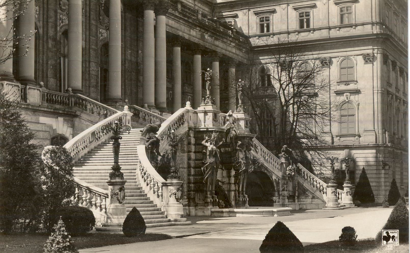 A Királyi Vár főbejárata, Budapest (Magyar Kereskedelmi és Vendéglátóipari Múzeum CC BY-NC-ND)