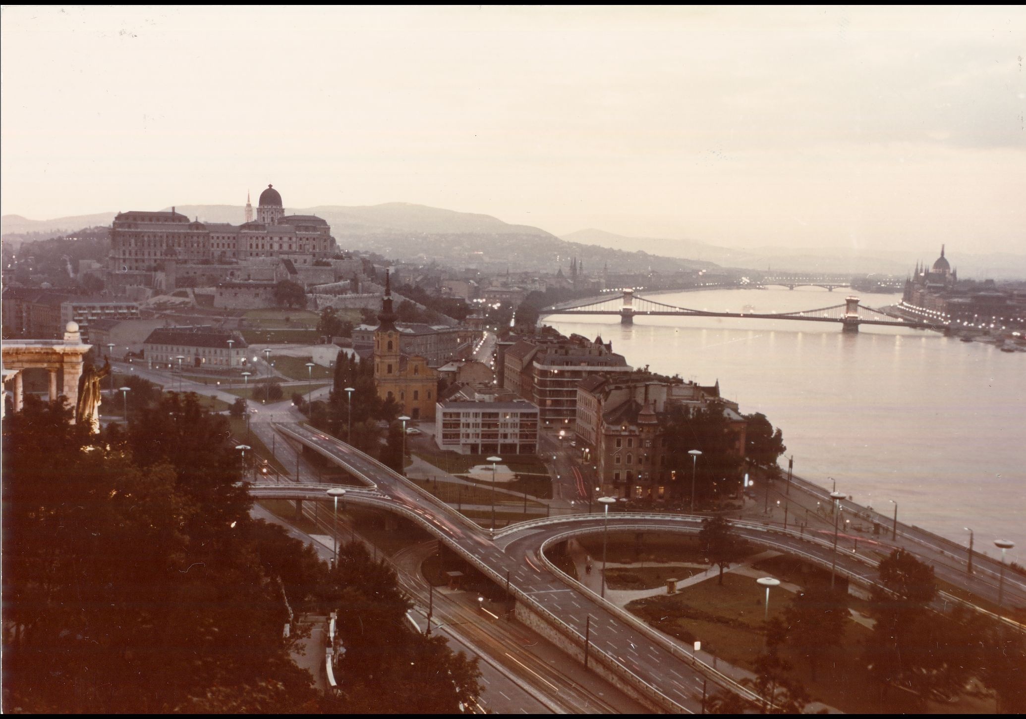 Budapesti látkép, 1974. (Magyar Kereskedelmi és Vendéglátóipari Múzeum CC BY-NC-ND)