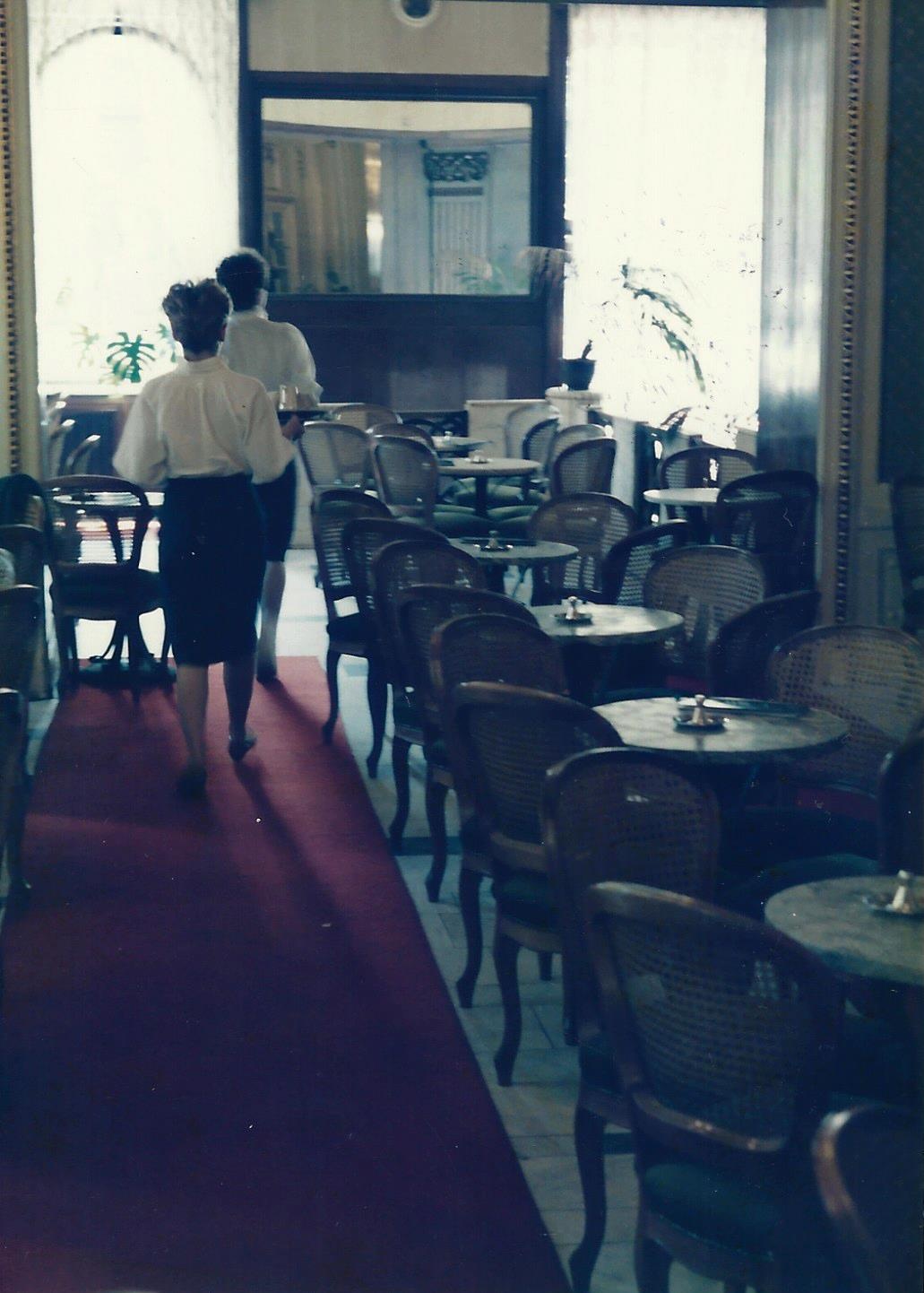 Különlegességi Cukrászda, Budapest 1985. (Magyar Kereskedelmi és Vendéglátóipari Múzeum CC BY-NC-ND)
