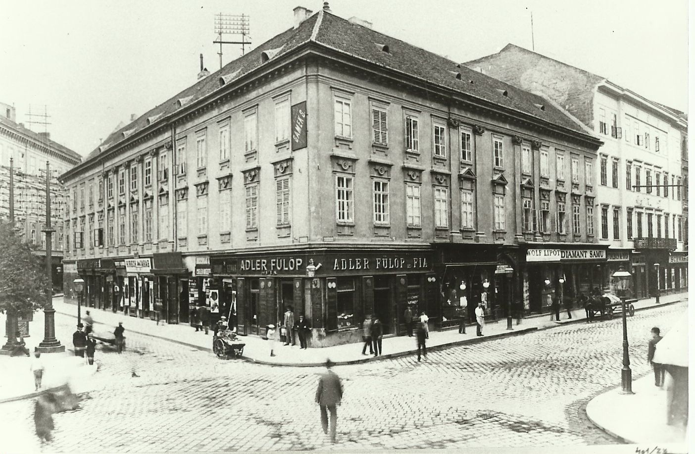 Deák tér és Deák Ferenc utca sarok (Magyar Kereskedelmi és Vendéglátóipari Múzeum CC BY-NC-ND)