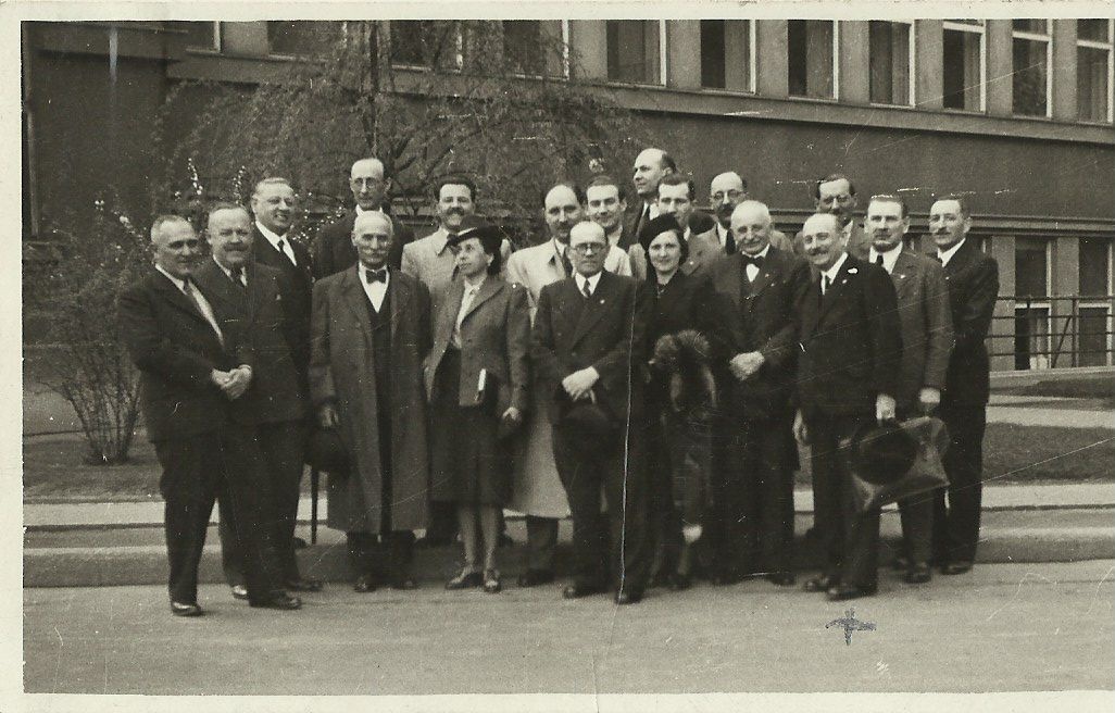 MABI igazgatóság tagjainak a csoportképe (Magyar Kereskedelmi és Vendéglátóipari Múzeum CC BY-NC-ND)