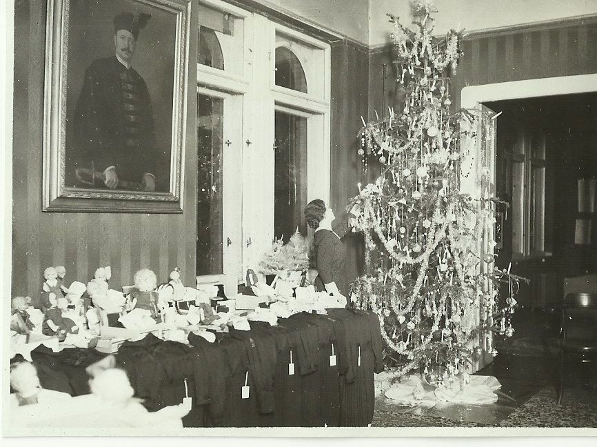 Karácsonyfa ünnepség 1934. (Magyar Kereskedelmi és Vendéglátóipari Múzeum CC BY-NC-ND)