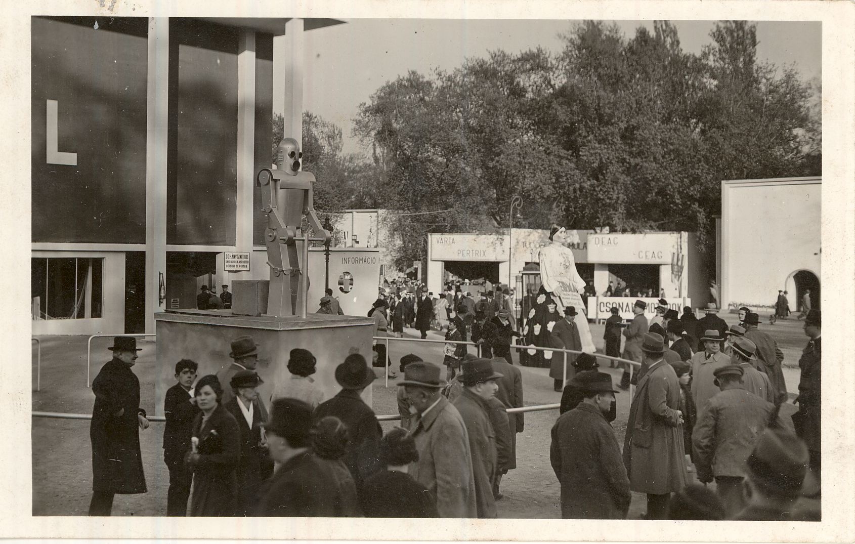 Vásár BNV Budapest 1938. (Magyar Kereskedelmi és Vendéglátóipari Múzeum CC BY-NC-ND)