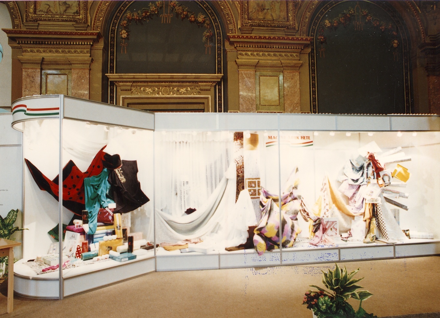 Egykori kereskedelmi kiállítás MKVM Budapest 1993. (Magyar Kereskedelmi és Vendéglátóipari Múzeum CC BY-NC-ND)