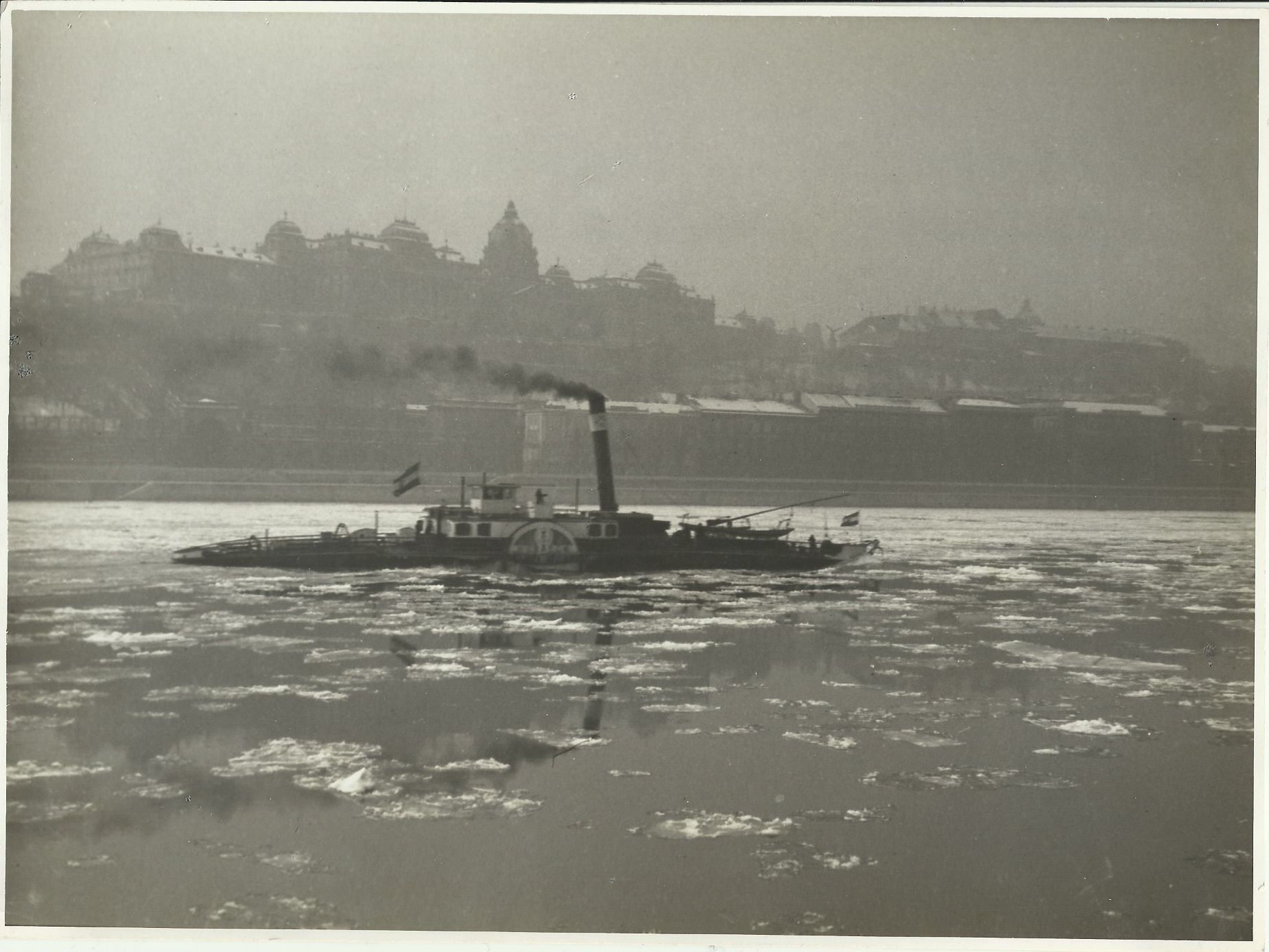 Tiszai látkép hajóval (Magyar Kereskedelmi és Vendéglátóipari Múzeum CC BY-NC-ND)