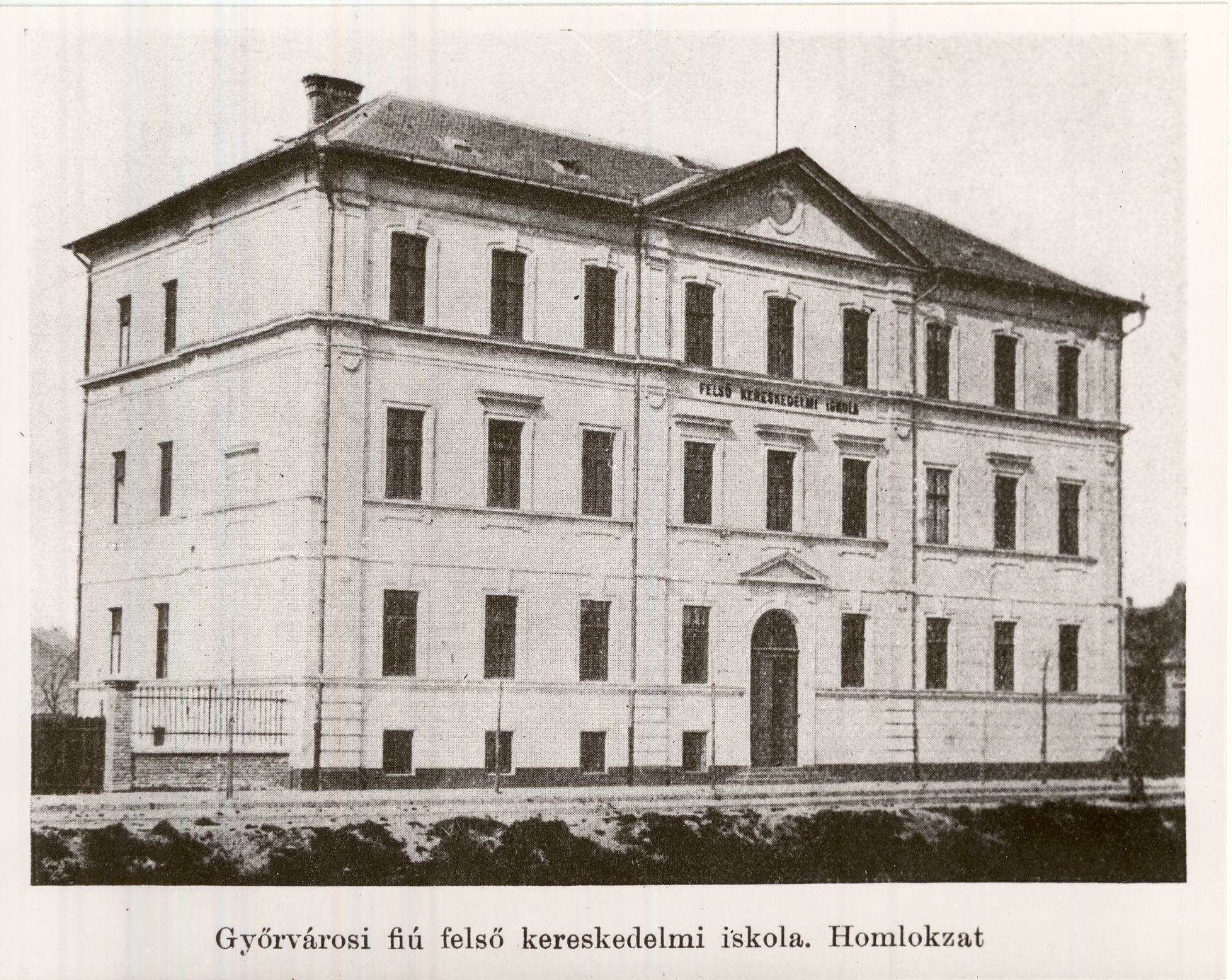 Fiú felső kereskedelmi iskola (Magyar Kereskedelmi és Vendéglátóipari Múzeum CC BY-NC-ND)