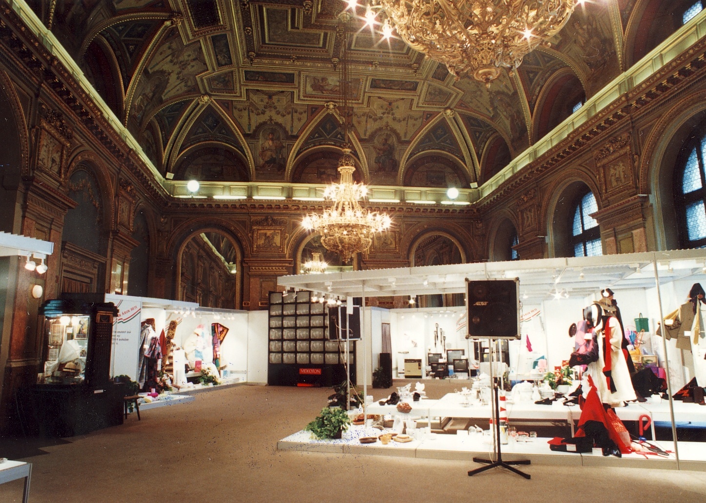 Egykori kereskedelmi kiállítás MKVM Budapest 1992. (Magyar Kereskedelmi és Vendéglátóipari Múzeum CC BY-NC-ND)
