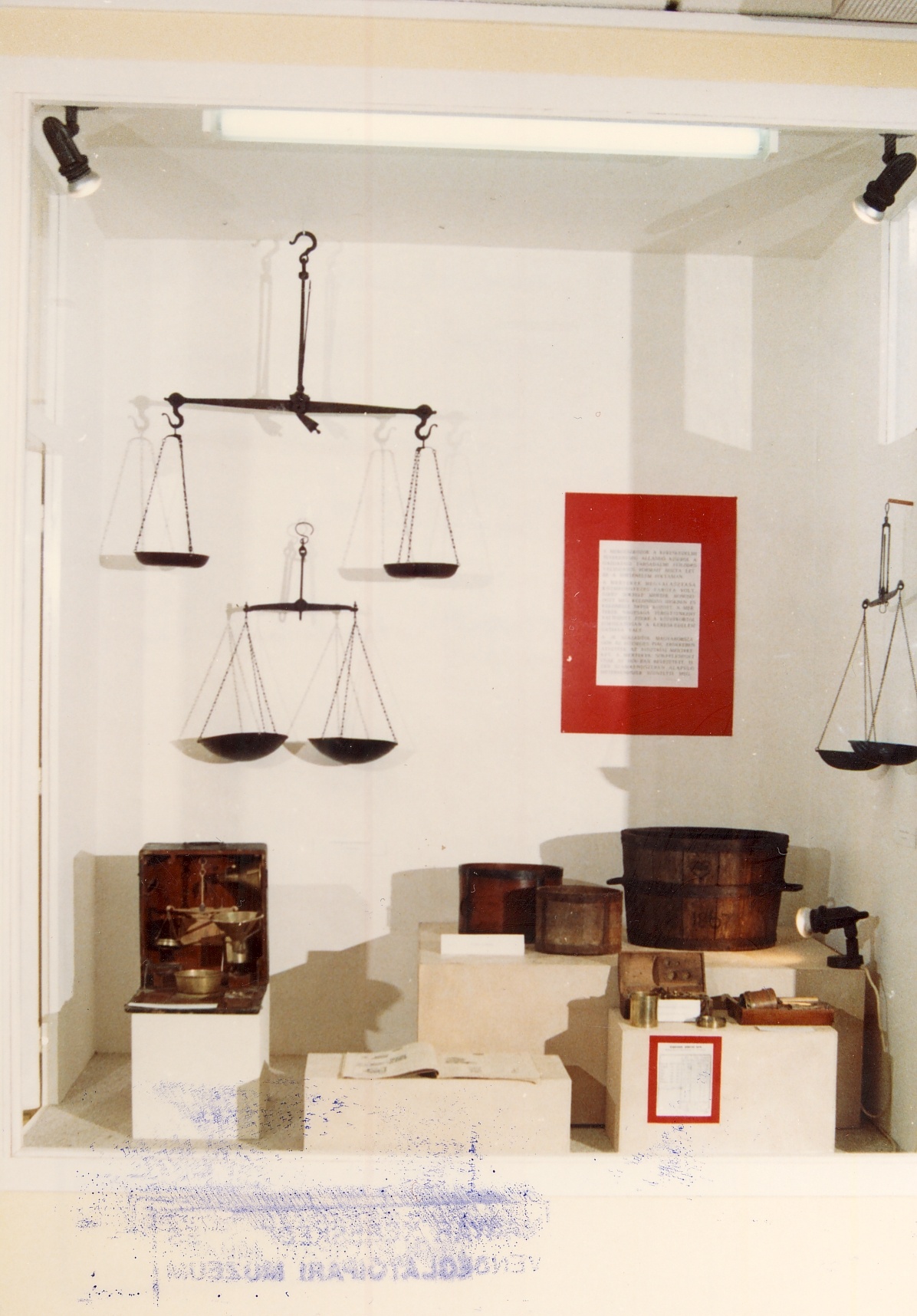 Egykori kereskedelmi kiállítás MKVM Győr 1994. (Magyar Kereskedelmi és Vendéglátóipari Múzeum CC BY-NC-ND)