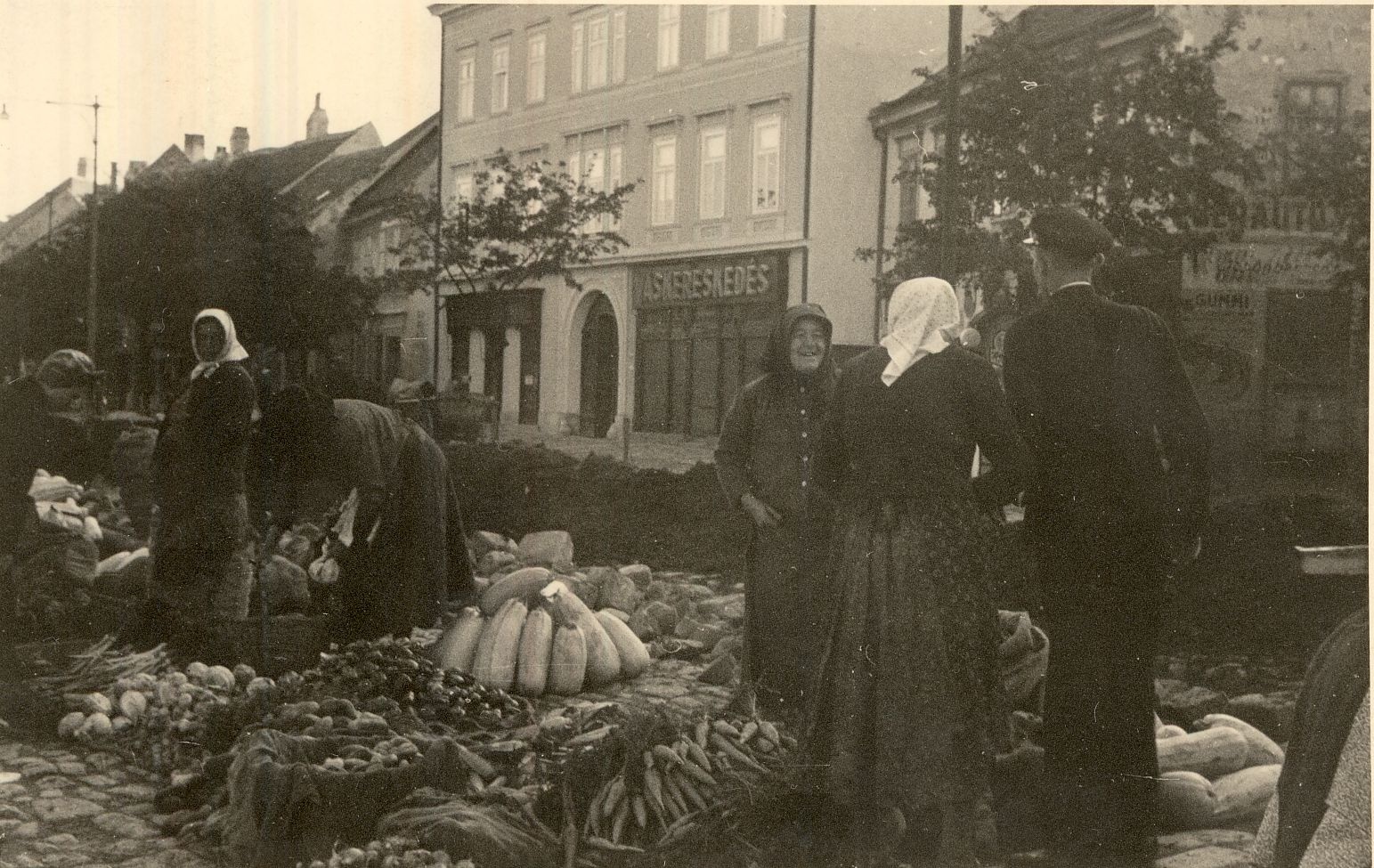 Piac (Magyar Kereskedelmi és Vendéglátóipari Múzeum CC BY-NC-ND)