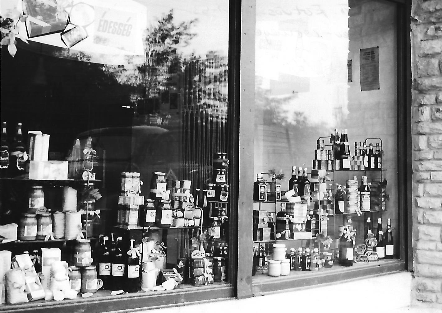 Fűszer-Csemege Bolt Kirakata, Budapest (Magyar Kereskedelmi és Vendéglátóipari Múzeum CC BY-NC-ND)