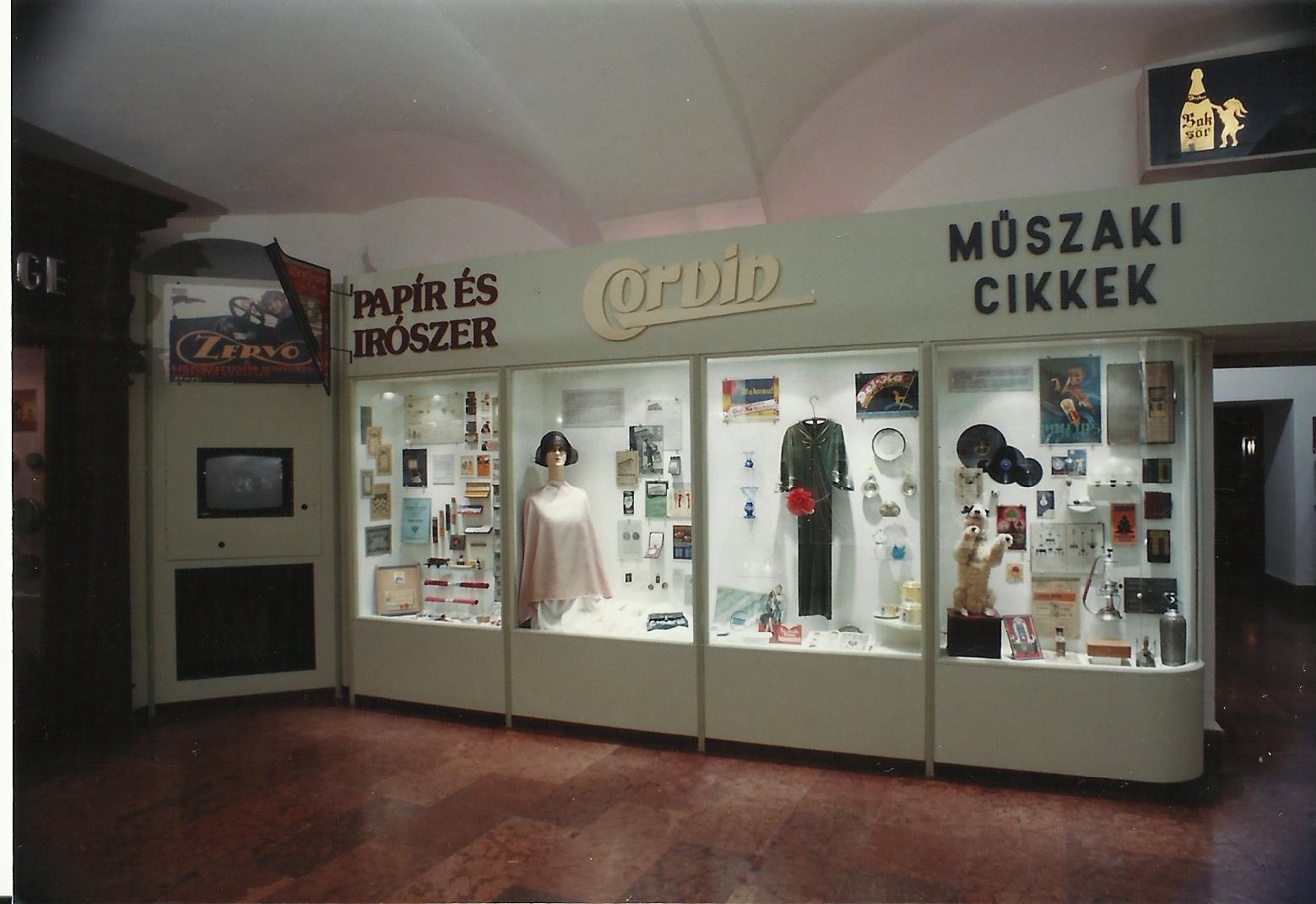 Kereskedelmi kiállítás-kirakatok, Budapest 1998. (Magyar Kereskedelmi és Vendéglátóipari Múzeum CC BY-NC-ND)
