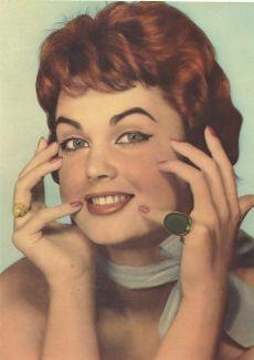 Reklámfotó - Vörös hajú hölgy (Magyar Kereskedelmi és Vendéglátóipari Múzeum CC BY-NC-ND)