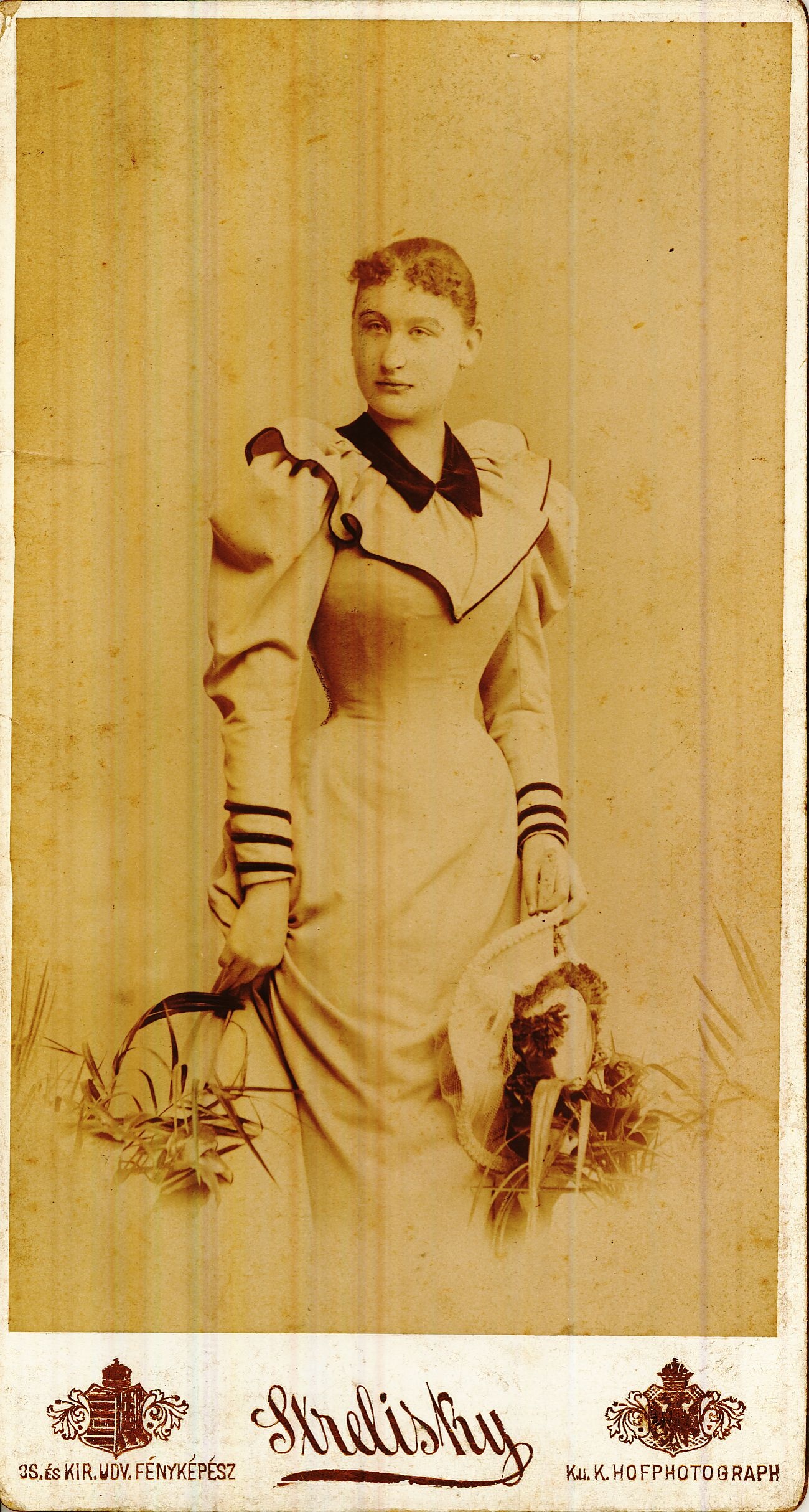 Margótsy Gizella, a későbbi Bakkay Józsefné portréja 1890-es évek vége (Magyar Kereskedelmi és Vendéglátóipari Múzeum CC BY-NC-ND)