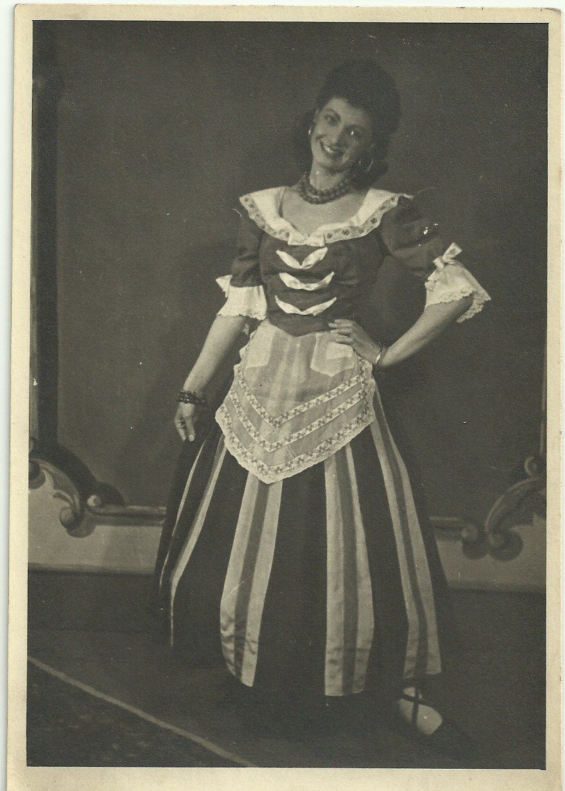 Eliza Gerner népviseletben (Magyar Kereskedelmi és Vendéglátóipari Múzeum CC BY-NC-ND)