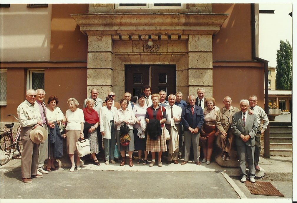 Szerencsi Cukorgyárban a  MÉTE ülésen résztvevők csoportképe (Magyar Kereskedelmi és Vendéglátóipari Múzeum CC BY-NC-ND)