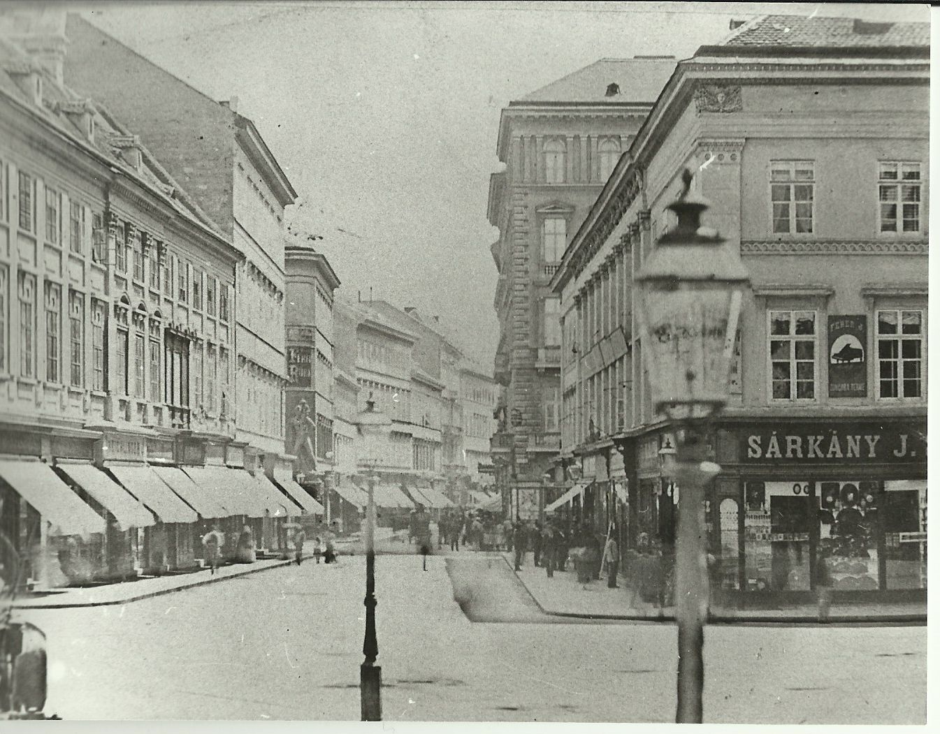 Váci utca és Deák Ferenc utca sarka - Gizella tér (Magyar Kereskedelmi és Vendéglátóipari Múzeum CC BY-NC-ND)