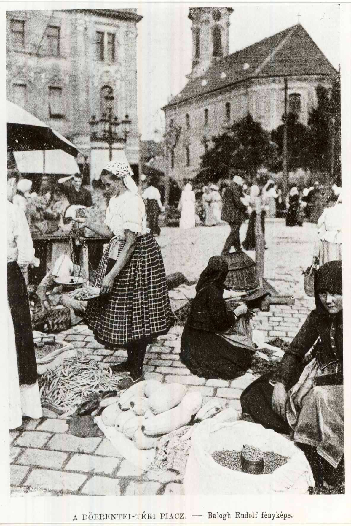 Piac a Döbrentei téren Budapest 1906. (Magyar Kereskedelmi és Vendéglátóipari Múzeum CC BY-NC-ND)