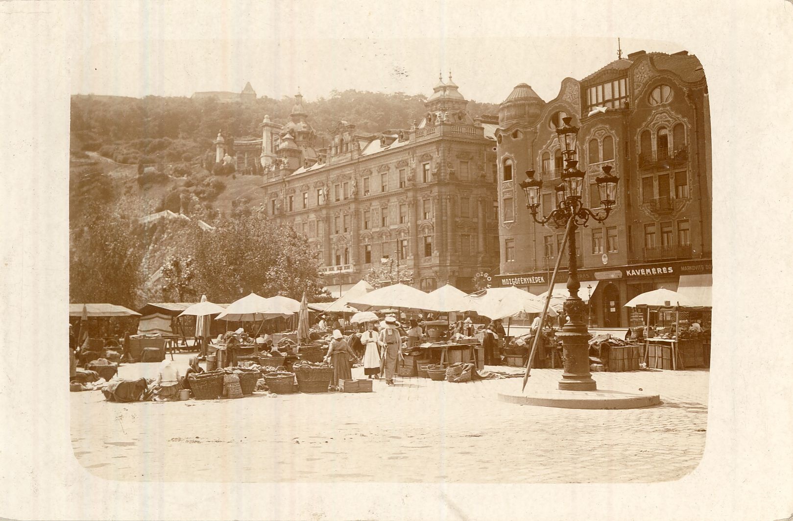 Piac a Döbrentei téren Budapest 1911. (Magyar Kereskedelmi és Vendéglátóipari Múzeum CC BY-NC-ND)