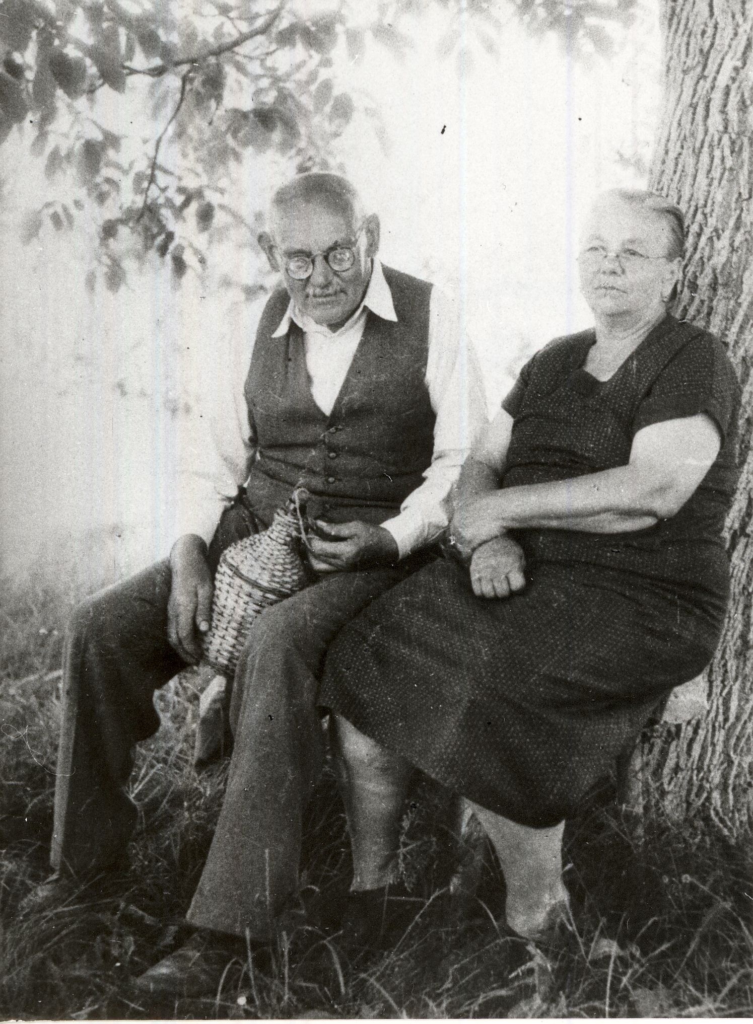 Seprényi József vegyeskereskedő és felesége portréja Köröstarcsa 1970-es évek. (Magyar Kereskedelmi és Vendéglátóipari Múzeum CC BY-NC-ND)