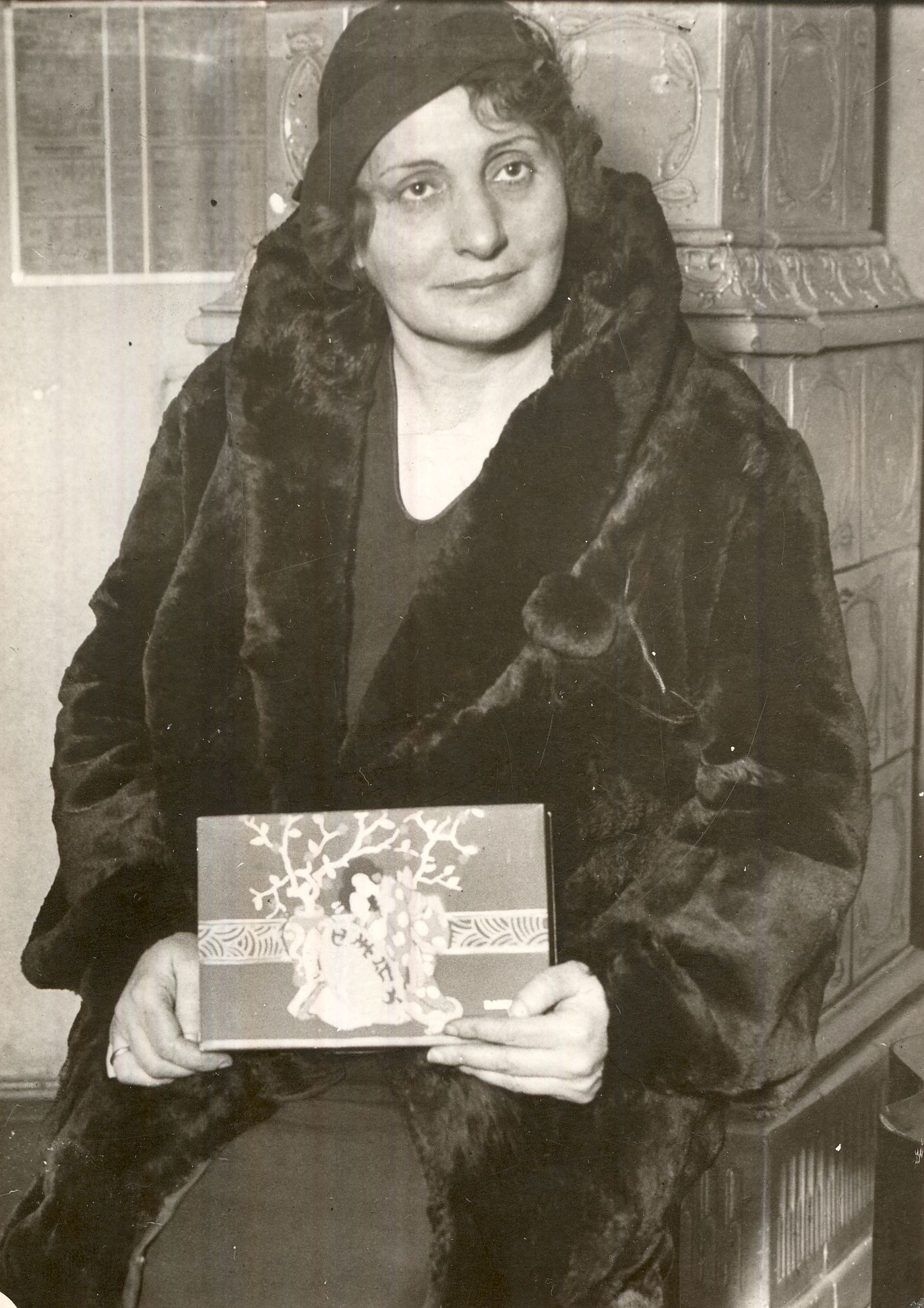 Dr. Szilvássy Istvánné a kirakatverseny győztesének portréja Szécsény 1931. (Magyar Kereskedelmi és Vendéglátóipari Múzeum CC BY-NC-ND)