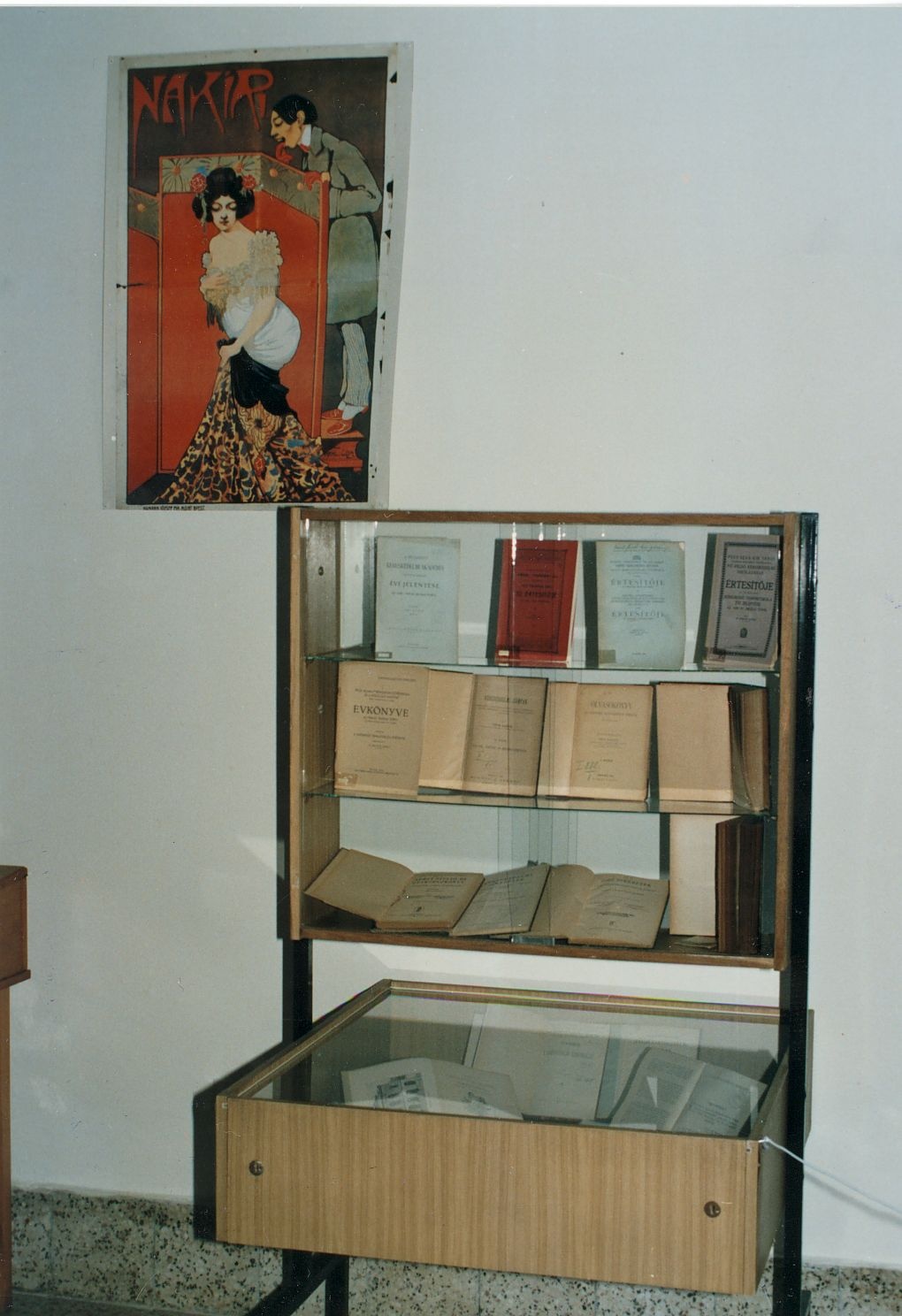 Egykori Kereskedelmi kiállítás MKVM Mezőtúr 1994. (Magyar Kereskedelmi és Vendéglátóipari Múzeum CC BY-NC-ND)
