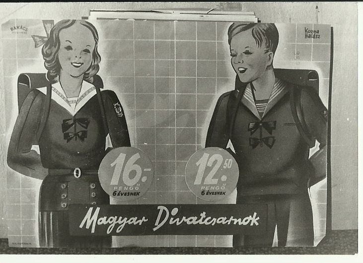 Iskolai egyenruha lányoknak, fiúknak (Magyar Kereskedelmi és Vendéglátóipari Múzeum CC BY-NC-ND)