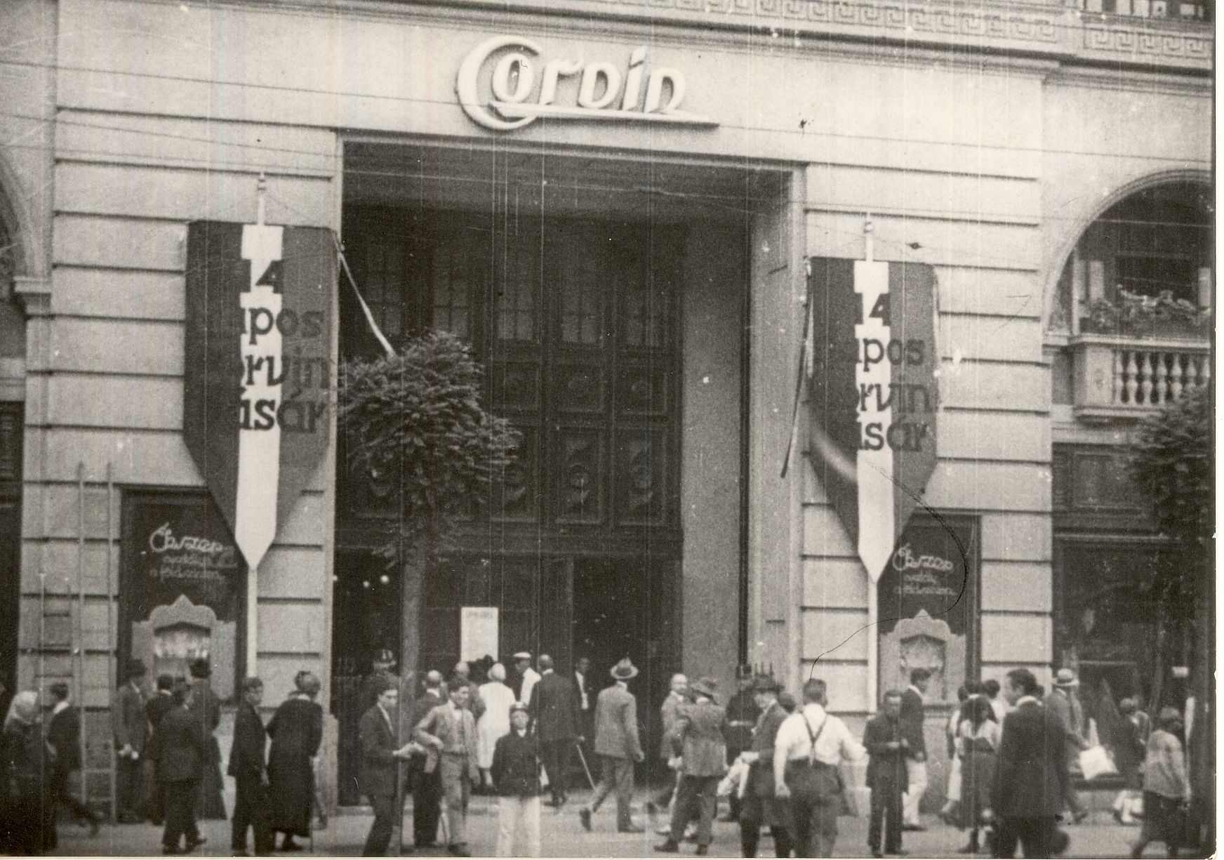 Corvin áruház-bejárat (Magyar Kereskedelmi és Vendéglátóipari Múzeum CC BY-NC-ND)