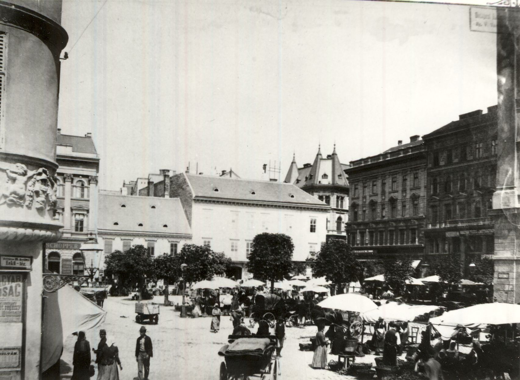 Piac a régi Városház téren Budapest (Magyar Kereskedelmi és Vendéglátóipari Múzeum CC BY-NC-ND)