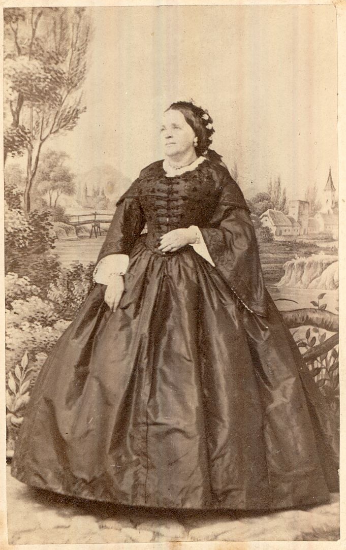 Leopolder Józsefné portréja 1860-as évek (Magyar Kereskedelmi és Vendéglátóipari Múzeum CC BY-NC-ND)