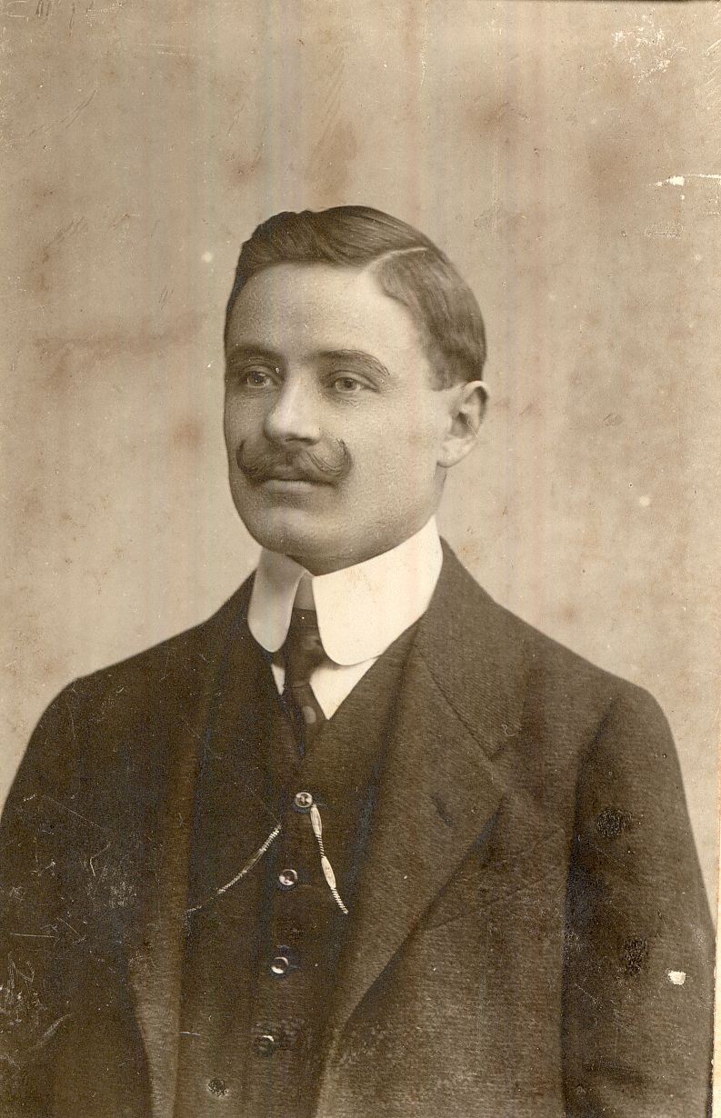 Törzsök János üzletvezető portréja, Győr 1912. (Magyar Kereskedelmi és Vendéglátóipari Múzeum CC BY-NC-ND)