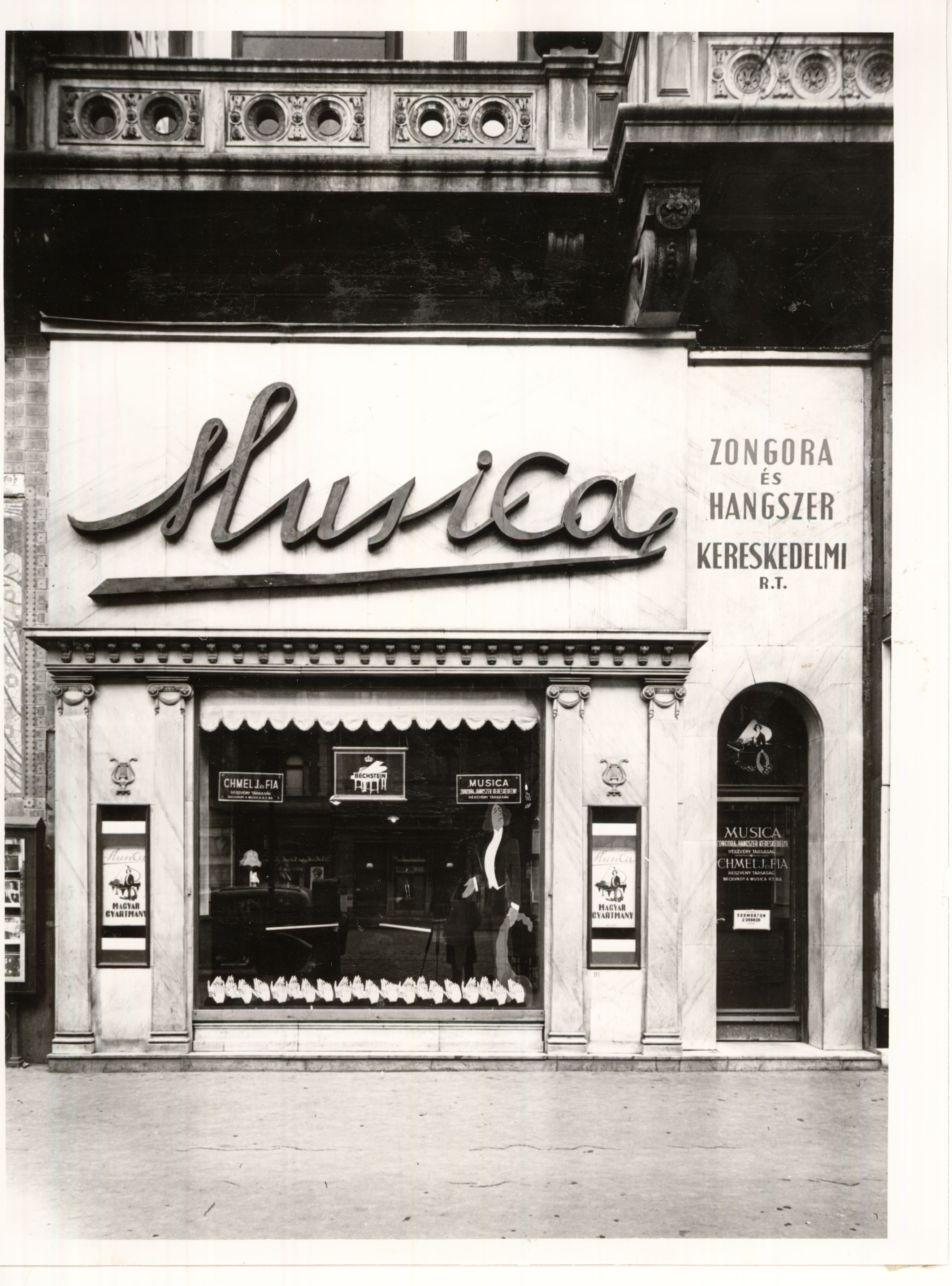 Musica Zongora és Hangszer Kereskedelmi Bt (Magyar Kereskedelmi és Vendéglátóipari Múzeum CC BY-NC-ND)