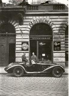 Alfa Romeo autóbörze (Magyar Kereskedelmi és Vendéglátóipari Múzeum CC BY-NC-ND)