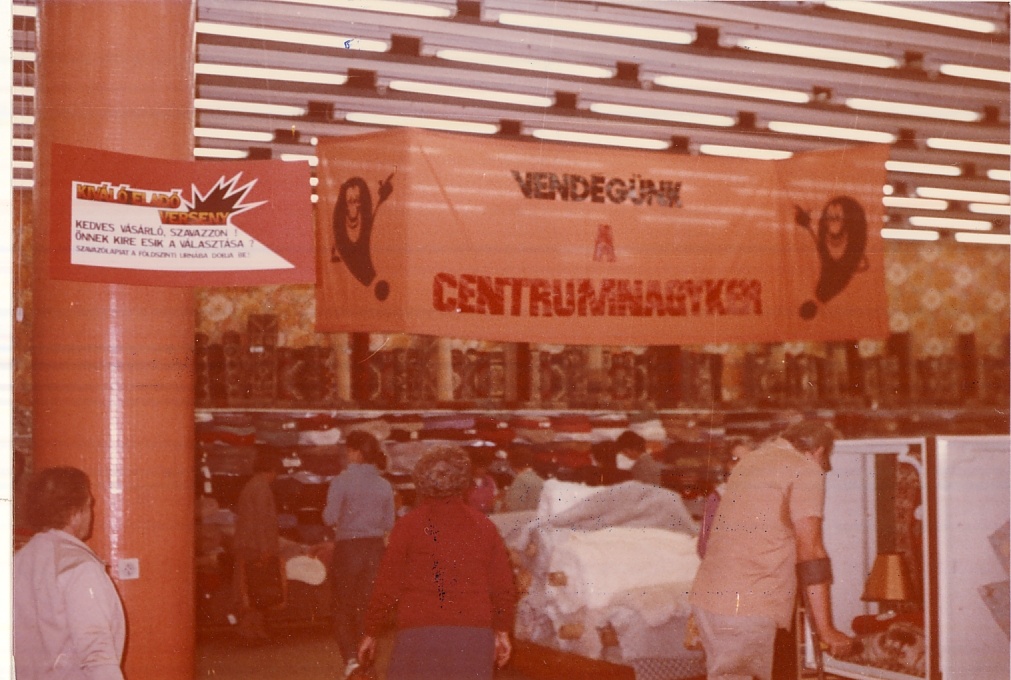 Centrum Áruház Veszprém 1985. (Magyar Kereskedelmi és Vendéglátóipari Múzeum CC BY-NC-ND)