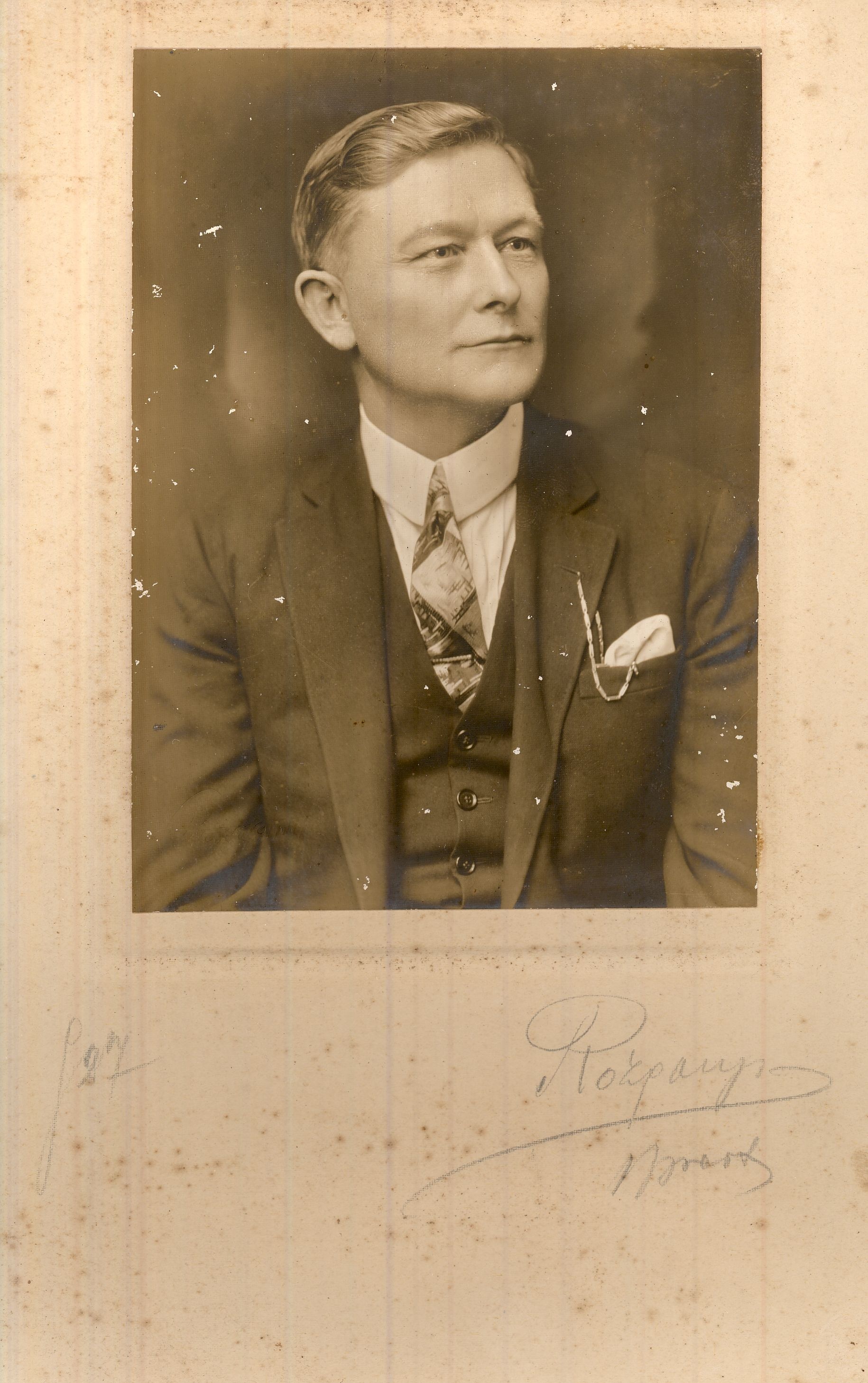Hakker József fűszer és csemege kereskedő portréja 1927. (Magyar Kereskedelmi és Vendéglátóipari Múzeum CC BY-NC-ND)