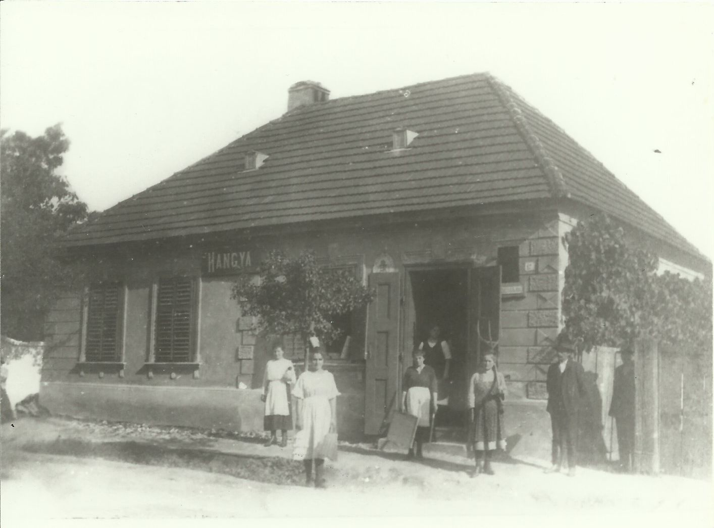 Hangya szövetkezet Nemescsó 1910. (Magyar Kereskedelmi és Vendéglátóipari Múzeum CC BY-NC-ND)