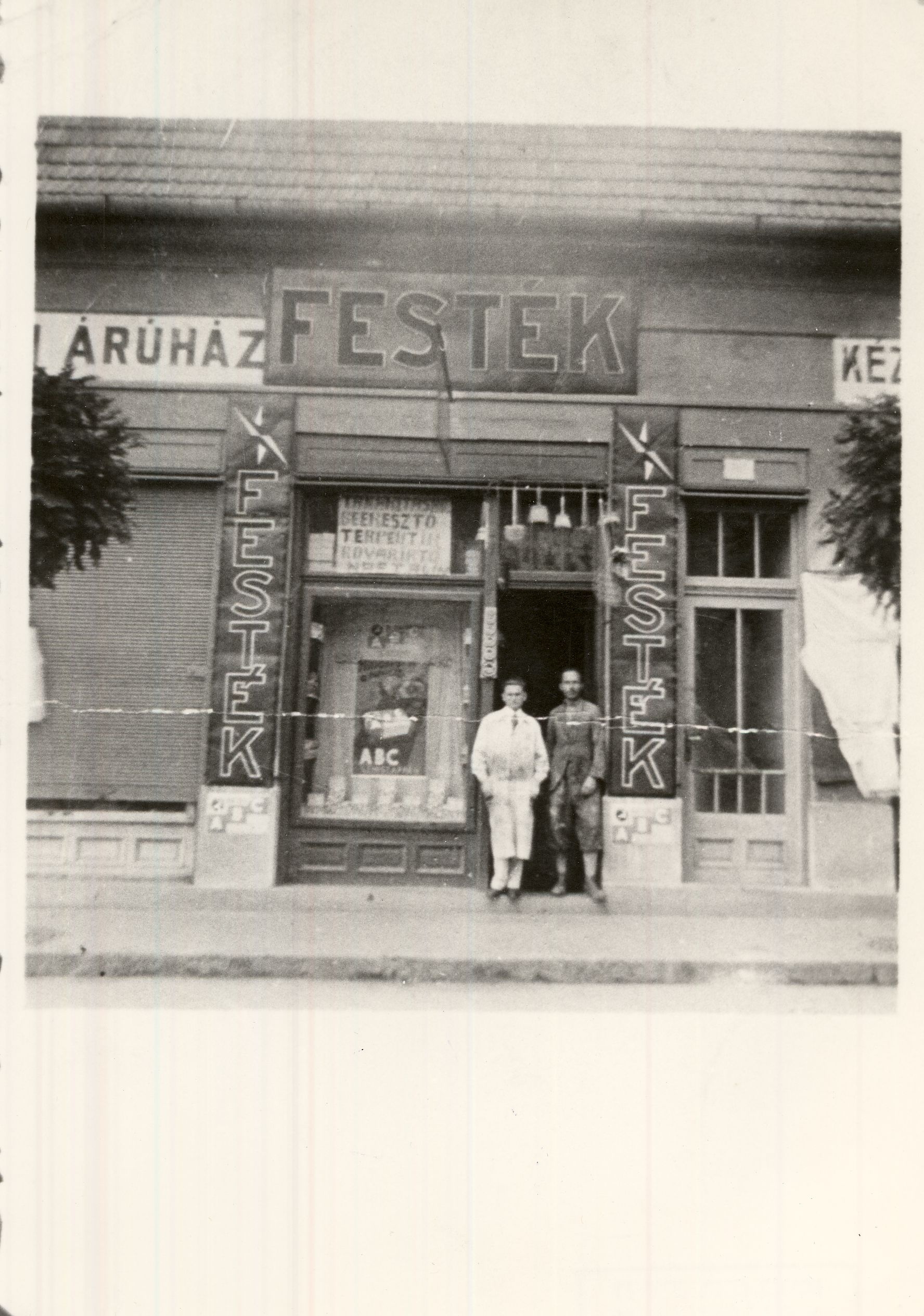 Molnár Béla vegyiáru boltja Gyöngyös (Magyar Kereskedelmi és Vendéglátóipari Múzeum CC BY-NC-ND)