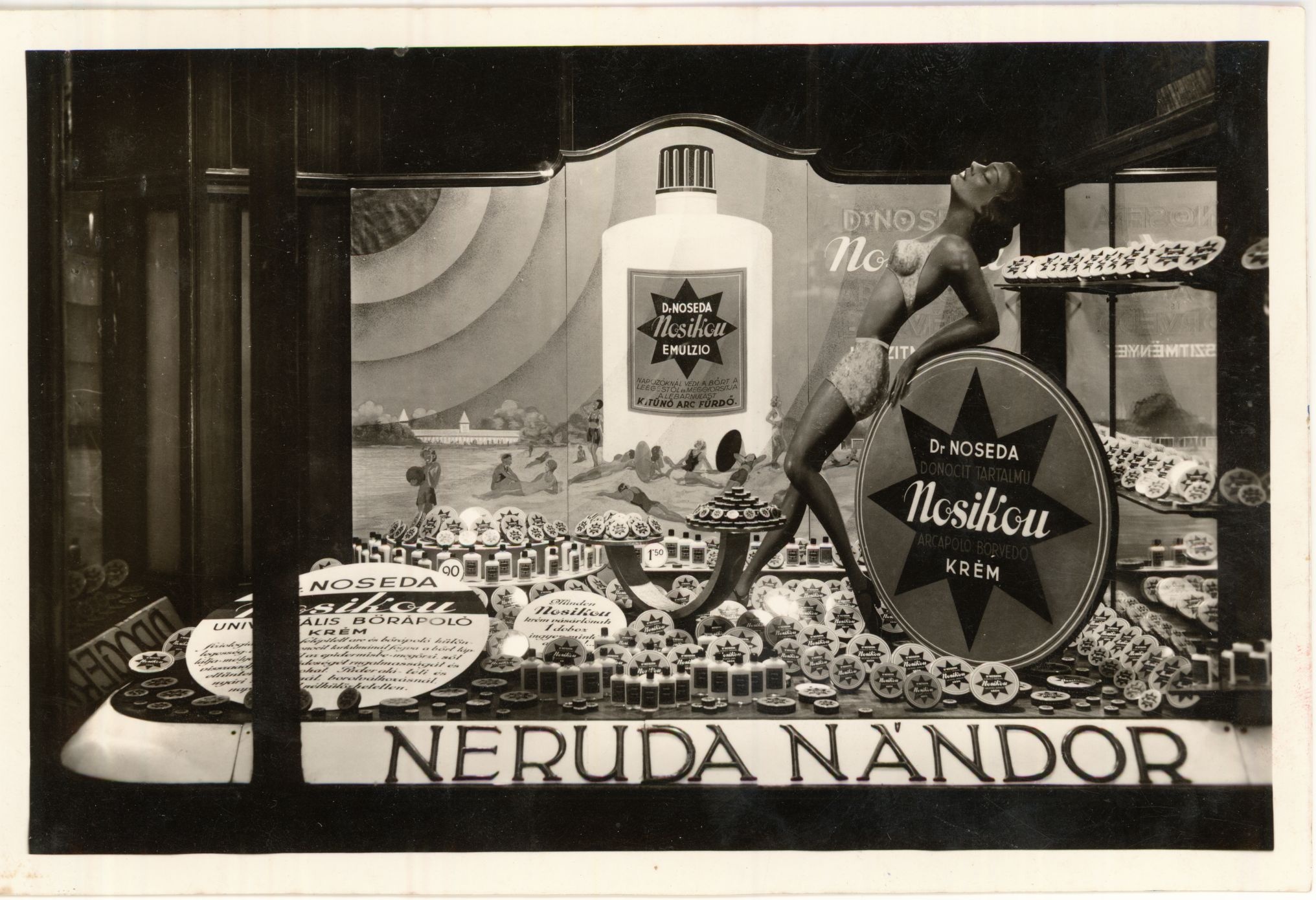 Neruda Nándor Üzletének kirakata (Magyar Kereskedelmi és Vendéglátóipari Múzeum CC BY-NC-ND)