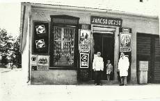 Jancsó Dezső vegyesboltja Esztergom 1931. (Magyar Kereskedelmi és Vendéglátóipari Múzeum CC BY-NC-ND)