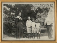 Bakkay József, Bakkayné Margótsy Gizella és fiaik, Kecskemét 1918.