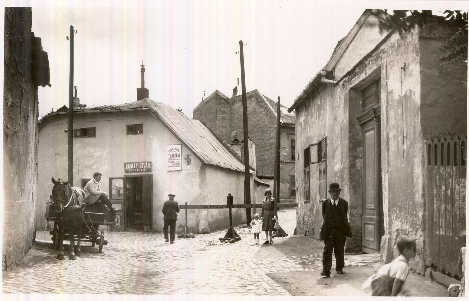 Tabáni utcarészlet (Magyar Kereskedelmi és Vendéglátóipari Múzeum CC BY-NC-SA)