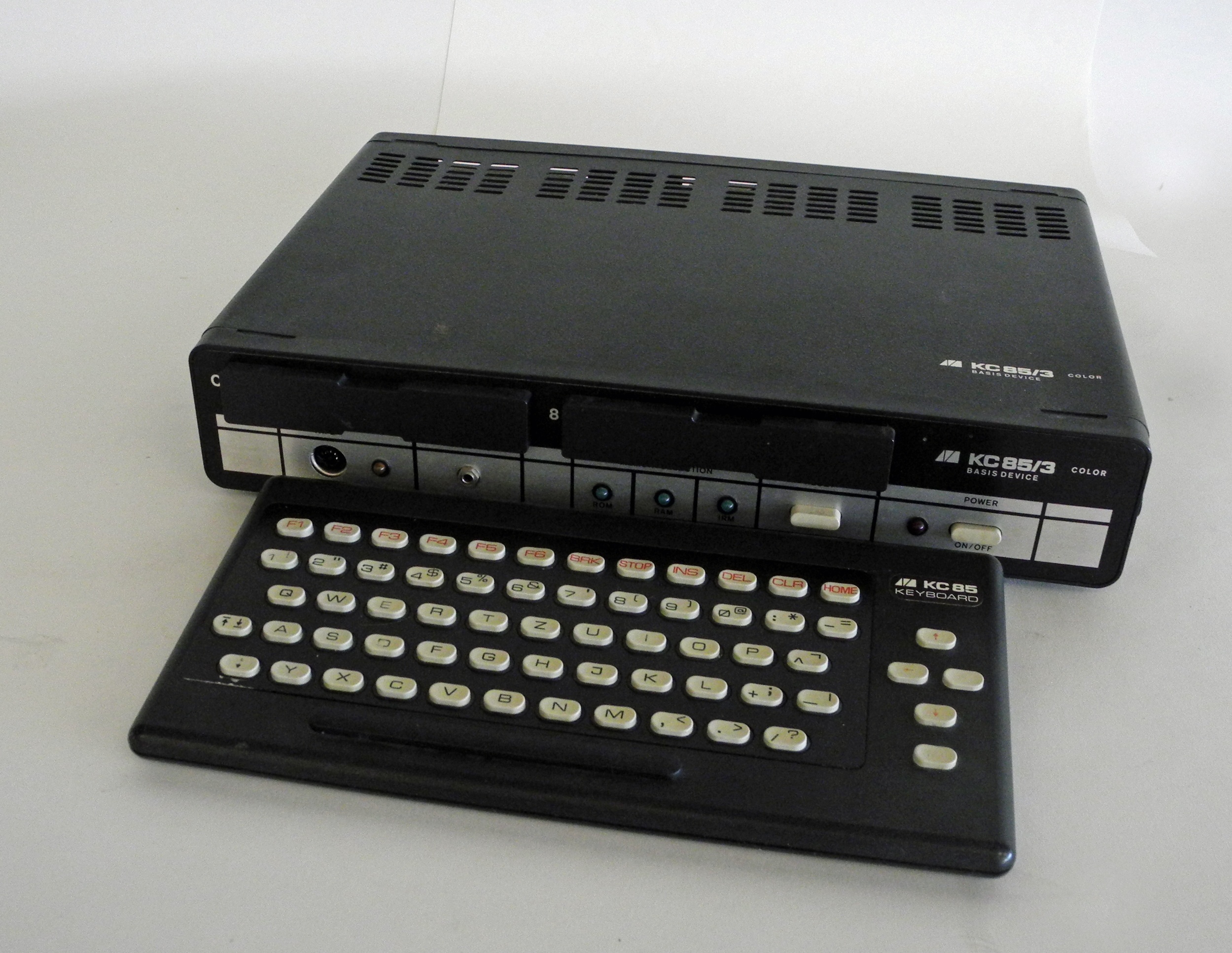 Robotron Mod. KC 85/3 :: Heinz Nixdorf MuseumsForum :: museum-digital ...