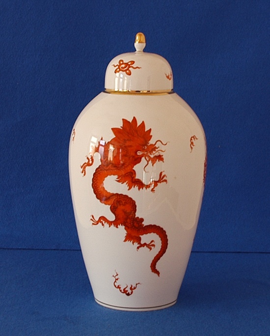 Deckelvase mit Dekor: Roter Ming Drache :: Winckelmann-Gesellschaft mit Winckelmann-Museum Stendal :: museum-digital:deutschland