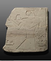 Fragment eines Türpfostens mit der Darstellung des Königs Schabako beim Opfer (Fragment of a door jamb depicting king Shabaqo)