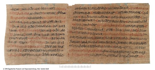 Hieratischer Papyrus mit Auszügen aus einem medizinischen Handbuch (Hieratic papyrus with parts of a medical handbook)