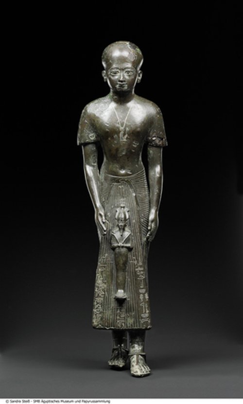 Standfigur des Meh-Chonsu (Mx-Cnzw), eine Osirisfigur haltend (Theophor)