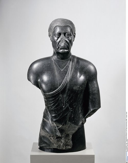Standfigur des Horos, Sohn des Thotoes (Xr zA Twtw/Horsatutu) (Standing figure of Horus, son of Thotoes (Xr zA Twtw/Horsatutu))