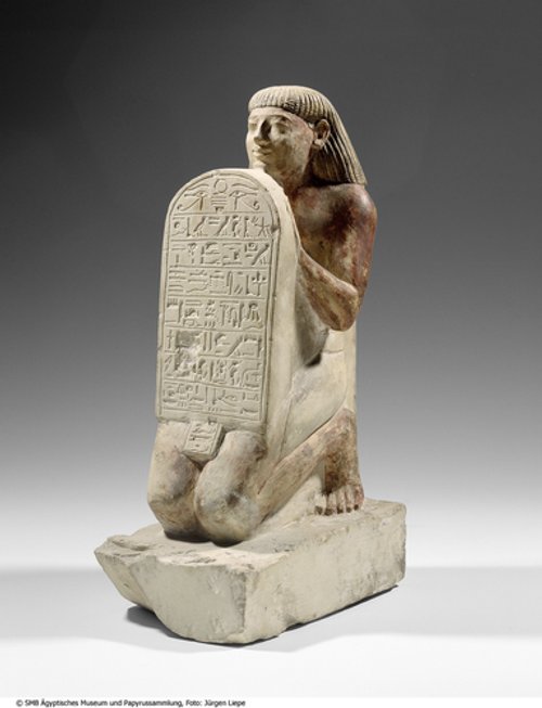 Kniefigur des Amenemhet mit Stele (Stelophor) (Kneeling figure holding a stele (Stelophorus statue))