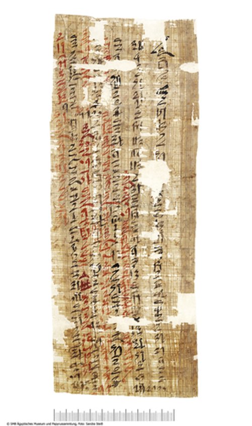 Hieratischer Papyrus mit einem Brief des Beamten Horemsaef an seinen Vorgesetzten (Hieratic papyrus with a letter from the official Horemsaef to his superior)