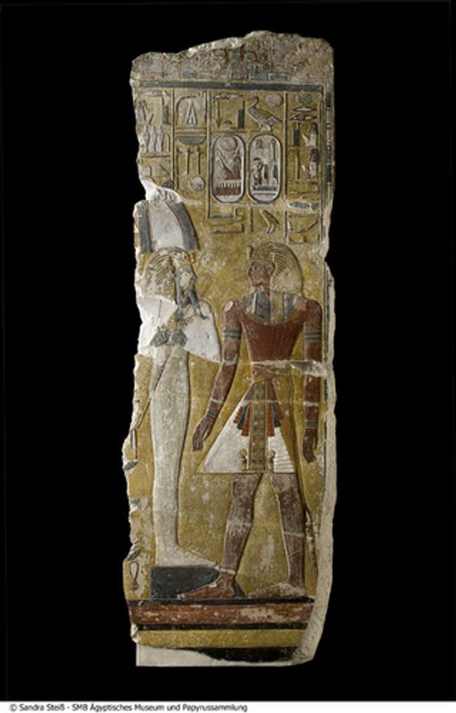 Grabpfeiler mit der Darstellung König Sethos I. vor dem Gott Osiris (Pillar from the tomb of Seti I with the depiction of the king in front of the god Osiris)